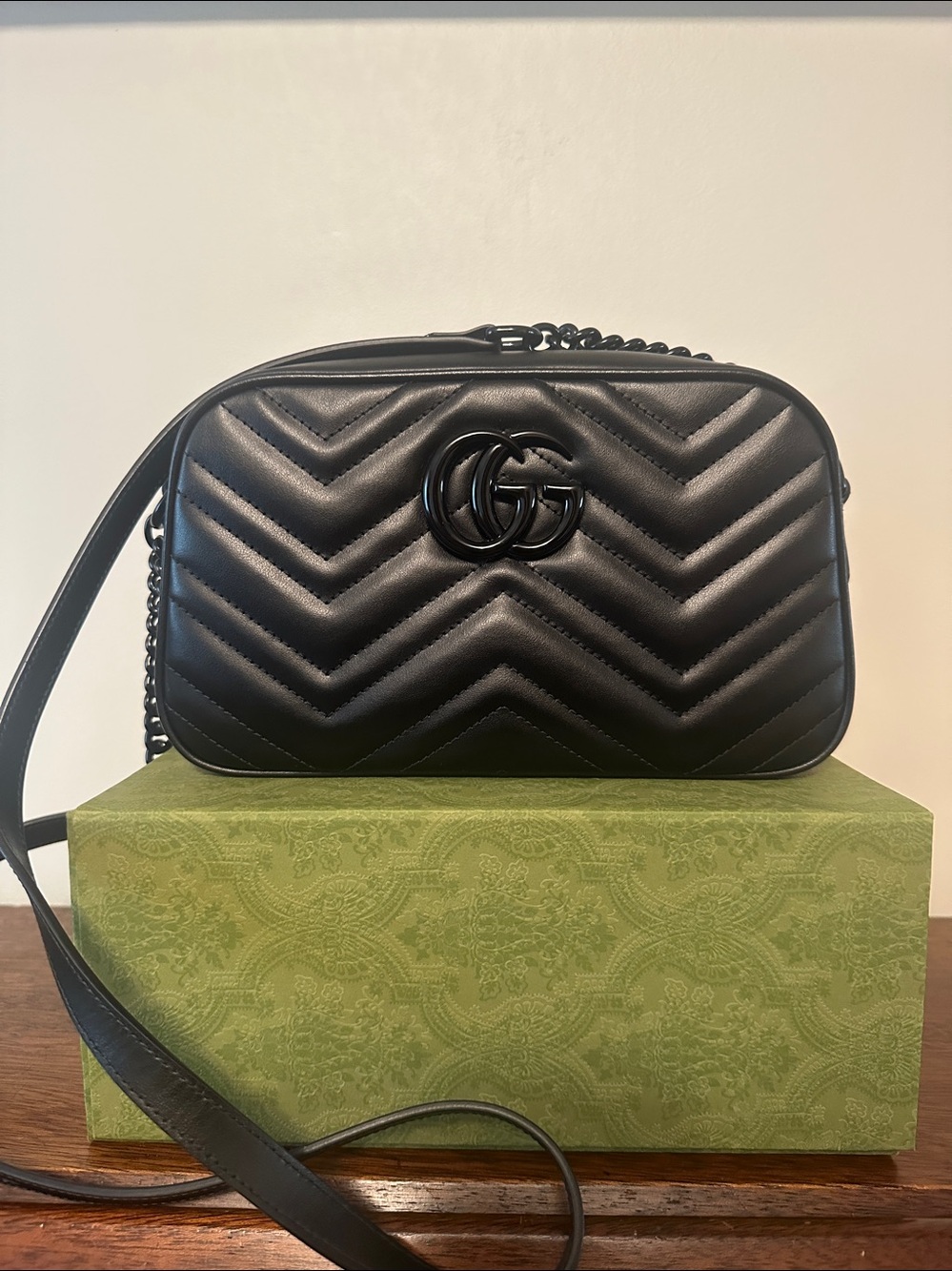 Gucci Black Chevron Matelassé GG Marmont Crossbody Bag - Picture 1 of 9